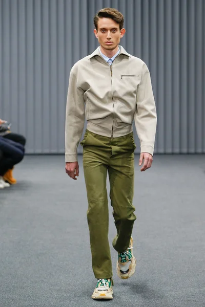Look 19